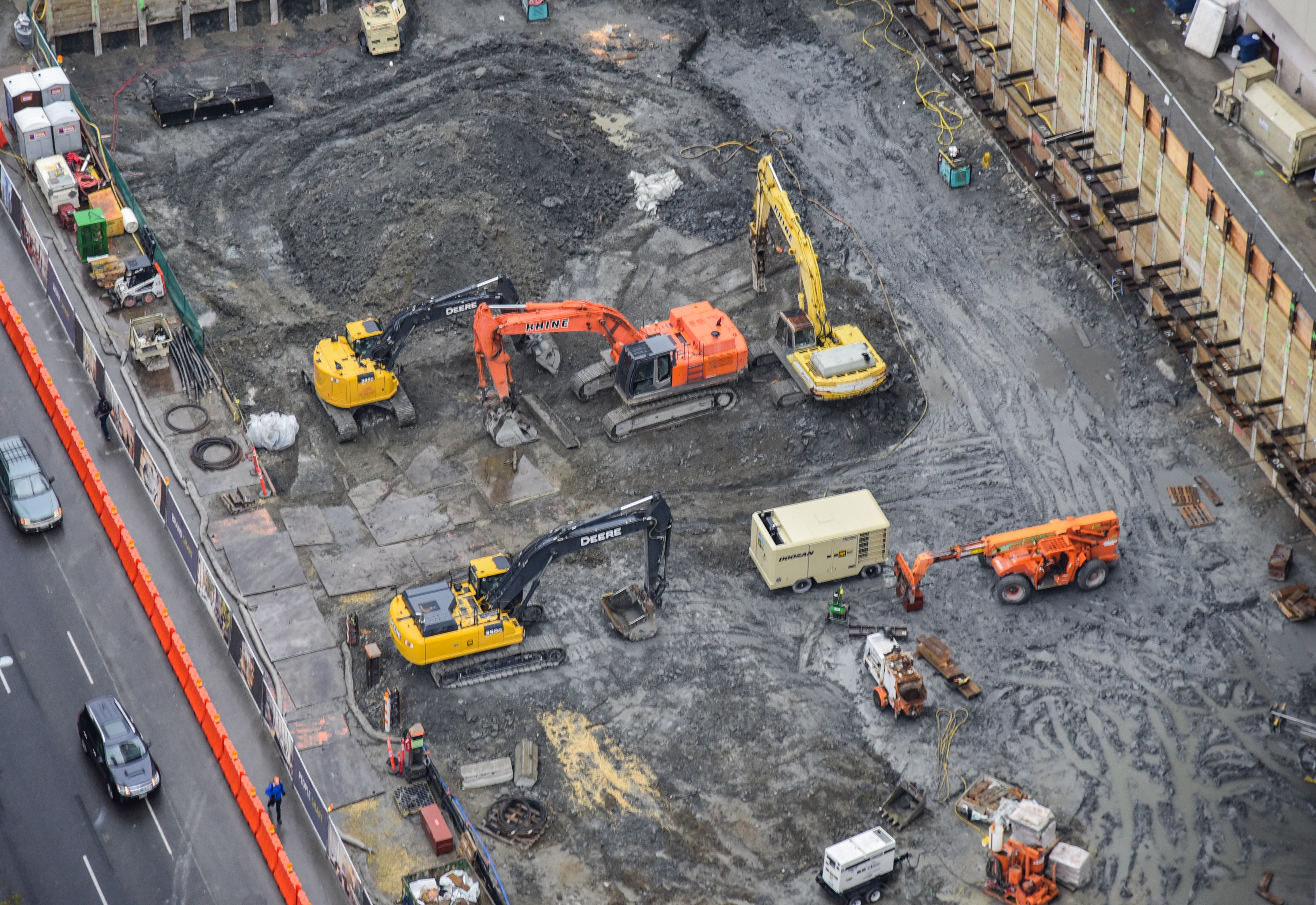 https://5298704.fs1.hubspotusercontent-na1.net/hubfs/5298704/high-angle-aerial-view-of-a-construction-site-with-large-tractors-cranes-bulldozes-and-backhoes_t20_g807P7.jpg